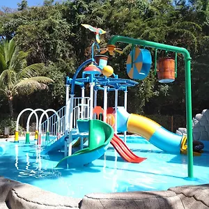 Aldeia Do C405-com Cozinha , Churrasqueira E Bebidas Liberadas No Parque Aquatico, Internet , Rampa De Acesso Ao Lago, Recarga Carro Eletrico, Pesqueiro Caldas Novas